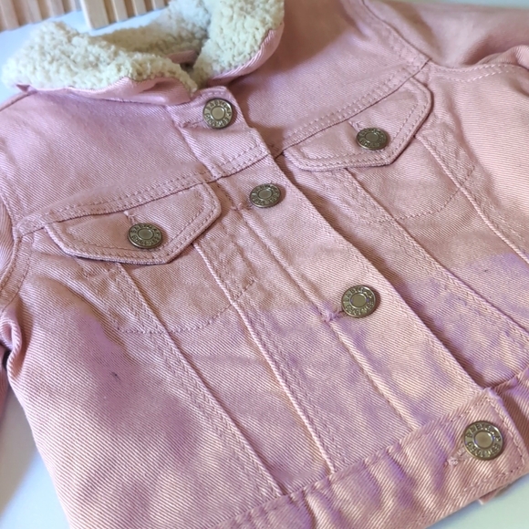 New with Tags GAP pink jean jacket. - Picture 4 of 8